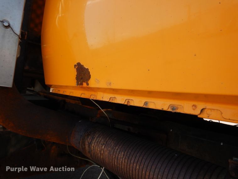 image for item DM7279 2004 International 7400  dump flatbed truck