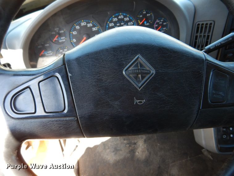 image for item DM7279 2004 International 7400  dump flatbed truck