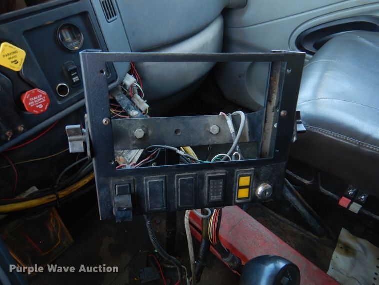 image for item DM7279 2004 International 7400  dump flatbed truck