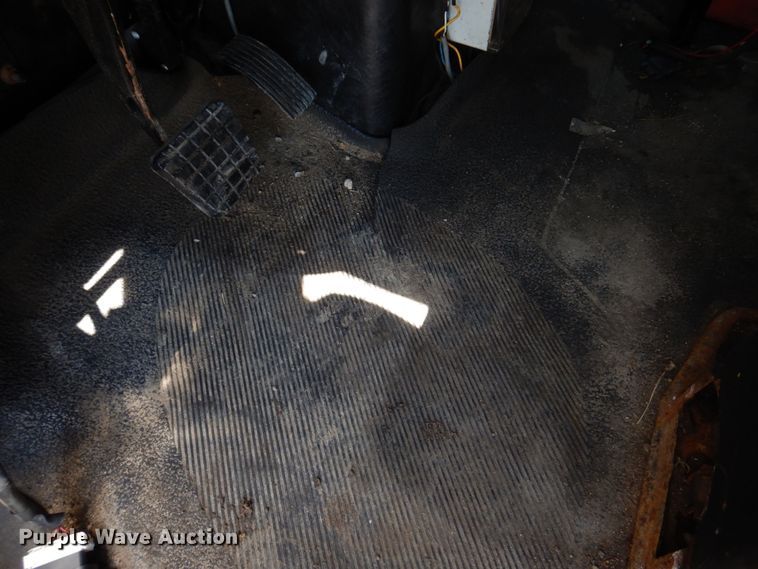 image for item DM7279 2004 International 7400  dump flatbed truck