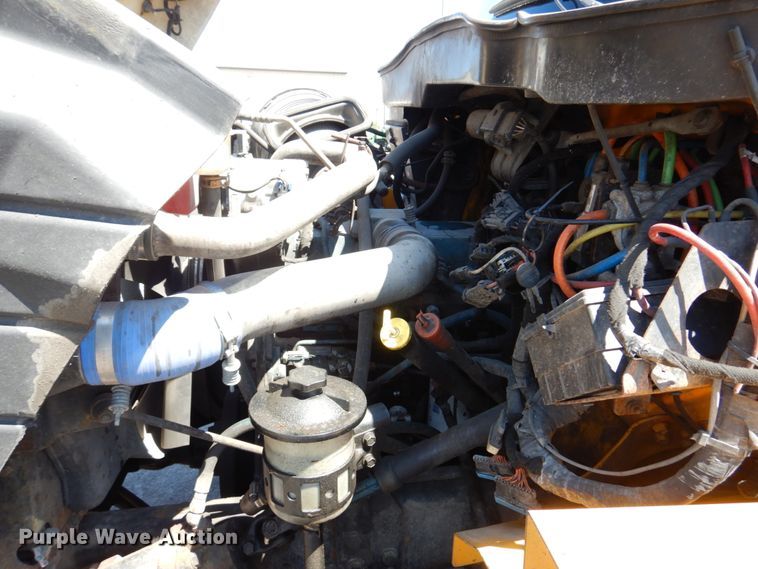 image for item DM7279 2004 International 7400  dump flatbed truck
