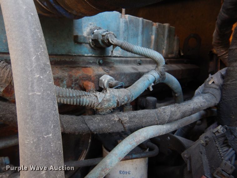 image for item DM7279 2004 International 7400  dump flatbed truck