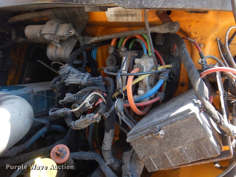 image for item DM7279 2004 International 7400  dump flatbed truck