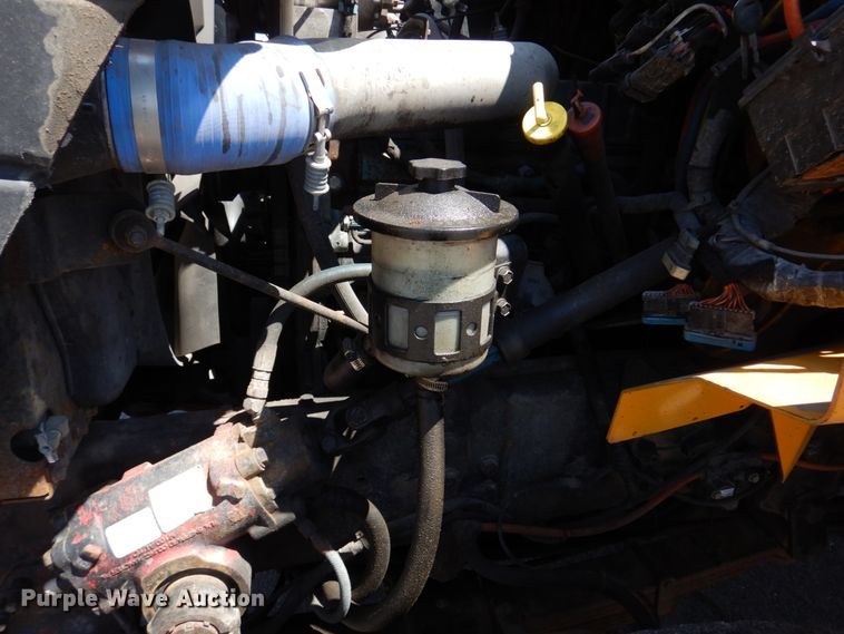 image for item DM7279 2004 International 7400  dump flatbed truck