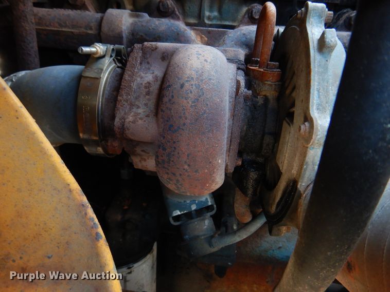 image for item DM7279 2004 International 7400  dump flatbed truck
