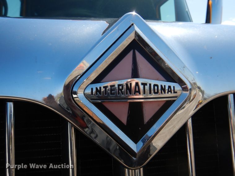 image for item DM7279 2004 International 7400  dump flatbed truck