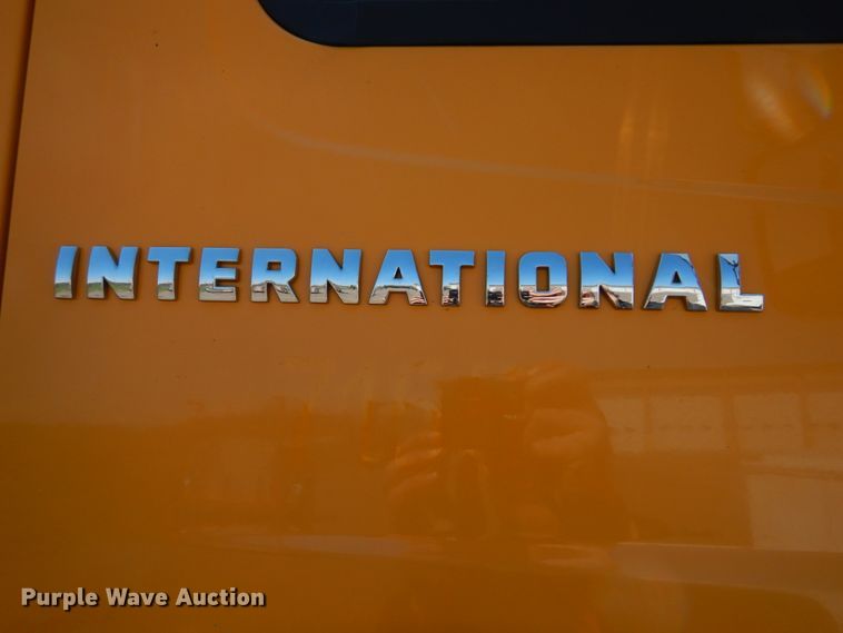 image for item DM7279 2004 International 7400  dump flatbed truck
