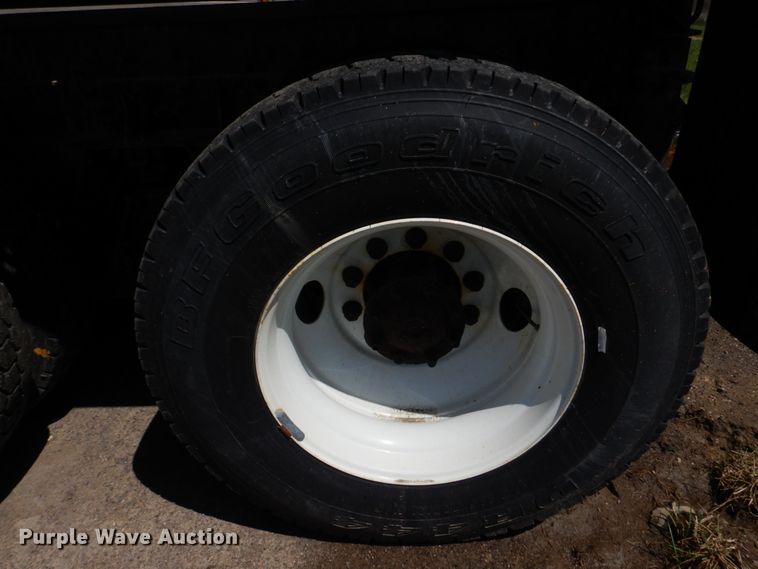image for item DM7279 2004 International 7400  dump flatbed truck