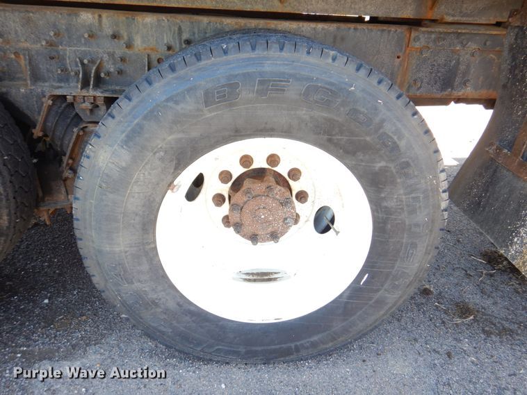 image for item DM7279 2004 International 7400  dump flatbed truck