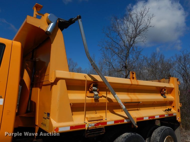 image for item DM7280 2006 International 7400  dump truck