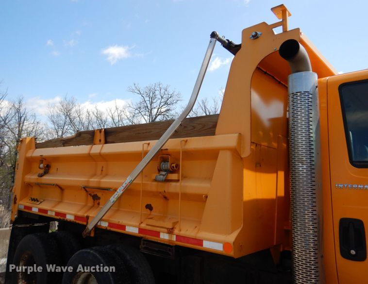 image for item DM7280 2006 International 7400  dump truck