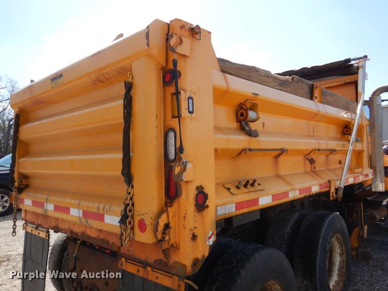 image for item DM7280 2006 International 7400  dump truck