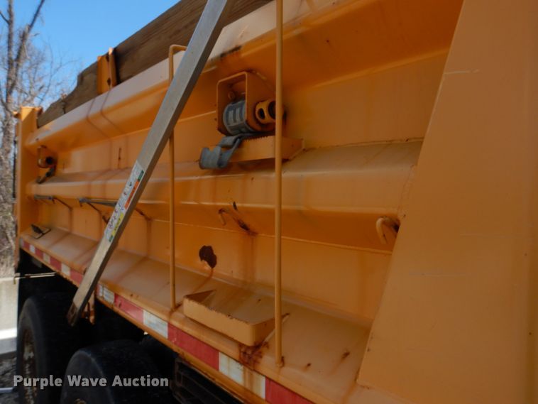 image for item DM7280 2006 International 7400  dump truck