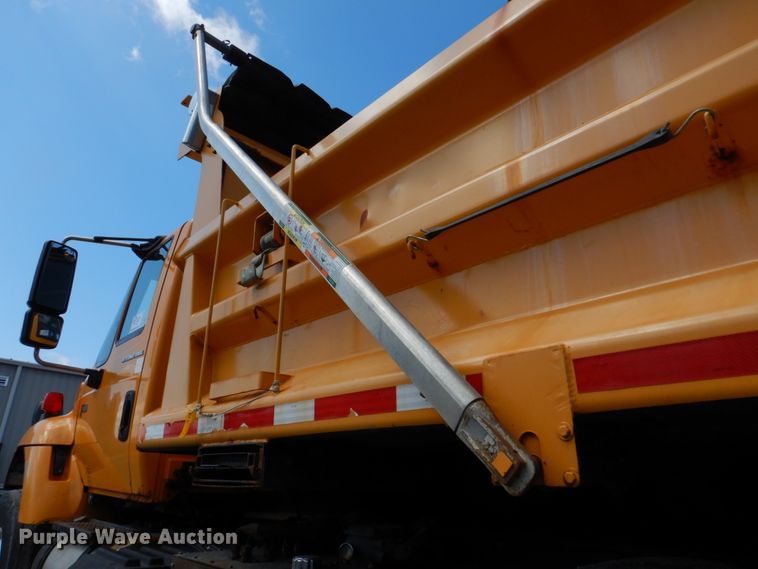 image for item DM7280 2006 International 7400  dump truck