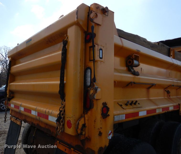 image for item DM7280 2006 International 7400  dump truck