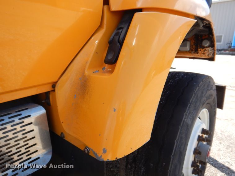 image for item DM7280 2006 International 7400  dump truck