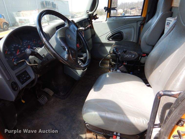 image for item DM7280 2006 International 7400  dump truck