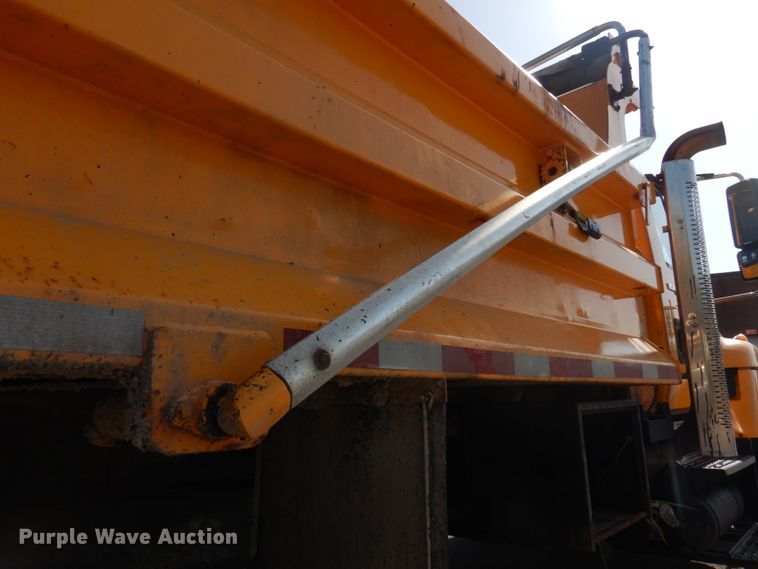 image for item DM7307 2009 International WorkStar 7500  dump truck