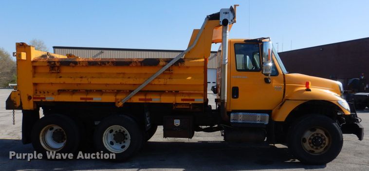 image for item DM7308 2006 International 7400  dump truck