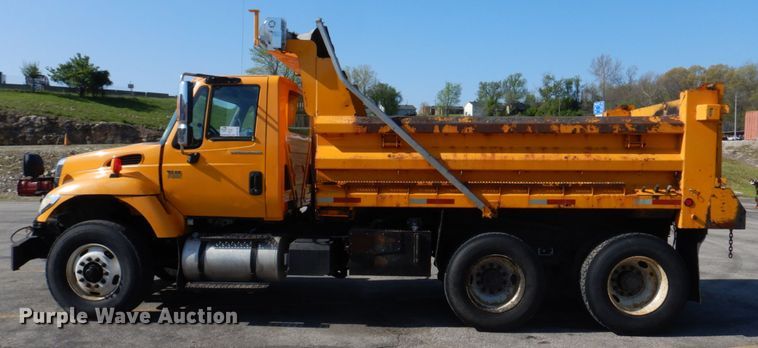 image for item DM7308 2006 International 7400  dump truck