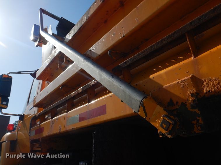 image for item DM7308 2006 International 7400  dump truck