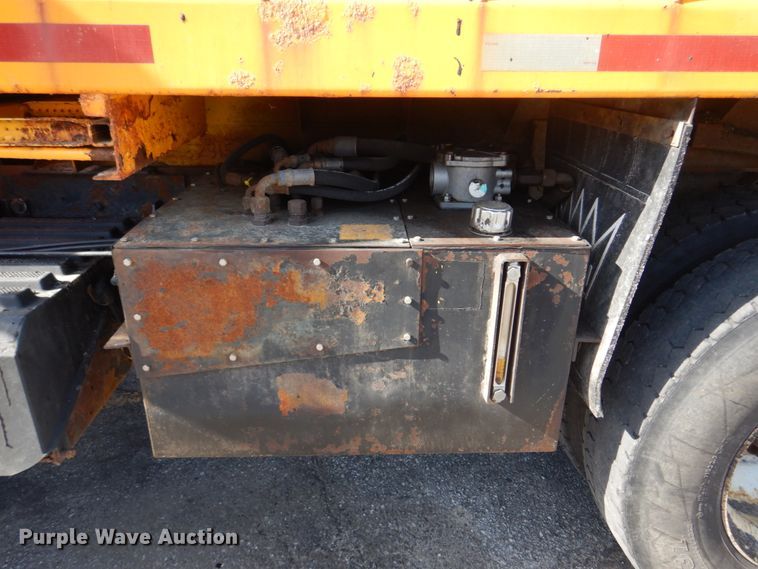 image for item DM7308 2006 International 7400  dump truck