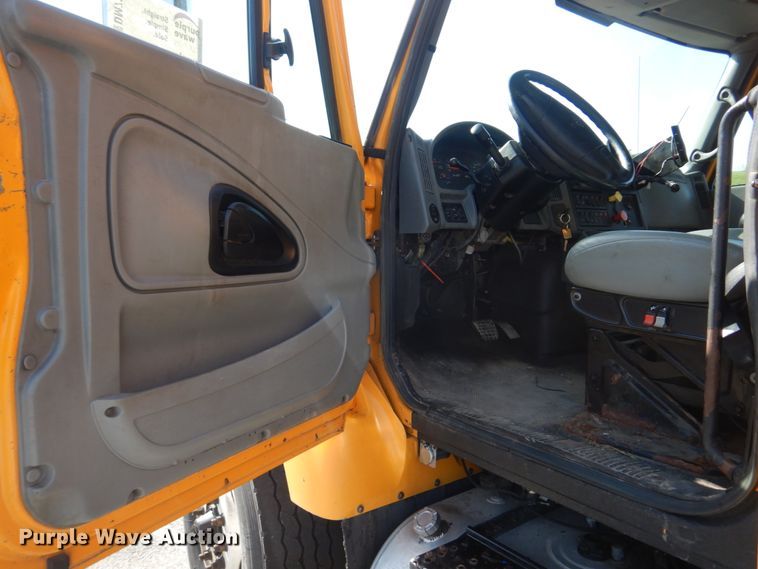 image for item DM7308 2006 International 7400  dump truck