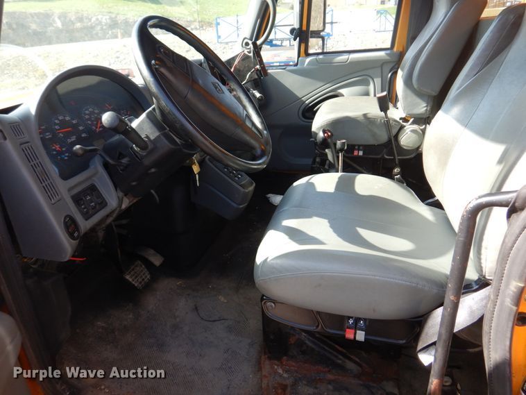 image for item DM7308 2006 International 7400  dump truck