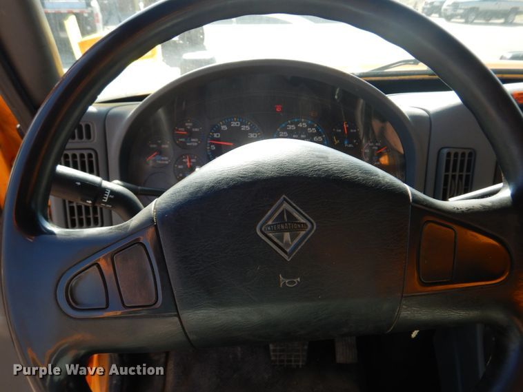 image for item DM7308 2006 International 7400  dump truck