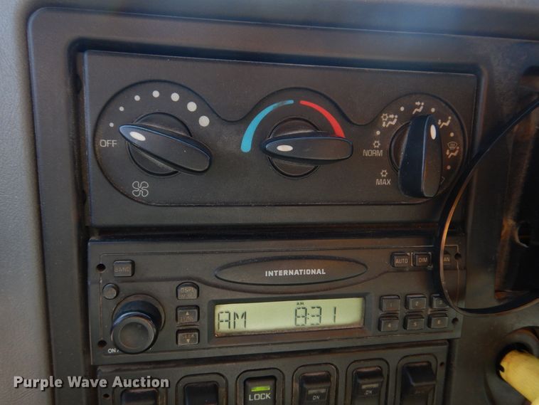 image for item DM7308 2006 International 7400  dump truck