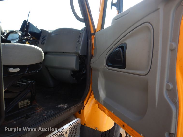 image for item DM7308 2006 International 7400  dump truck