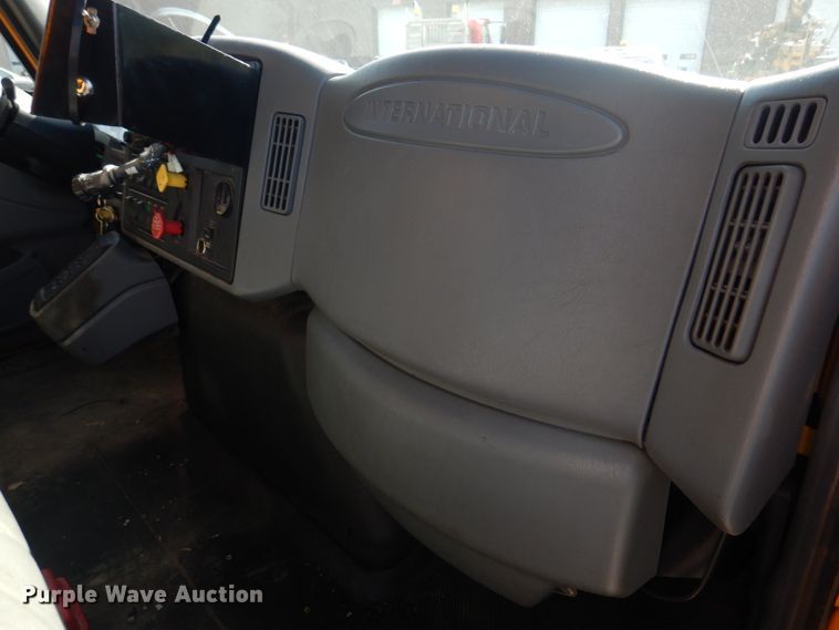 image for item DM7308 2006 International 7400  dump truck