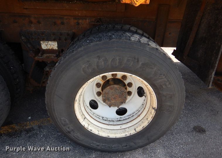 image for item DM7308 2006 International 7400  dump truck