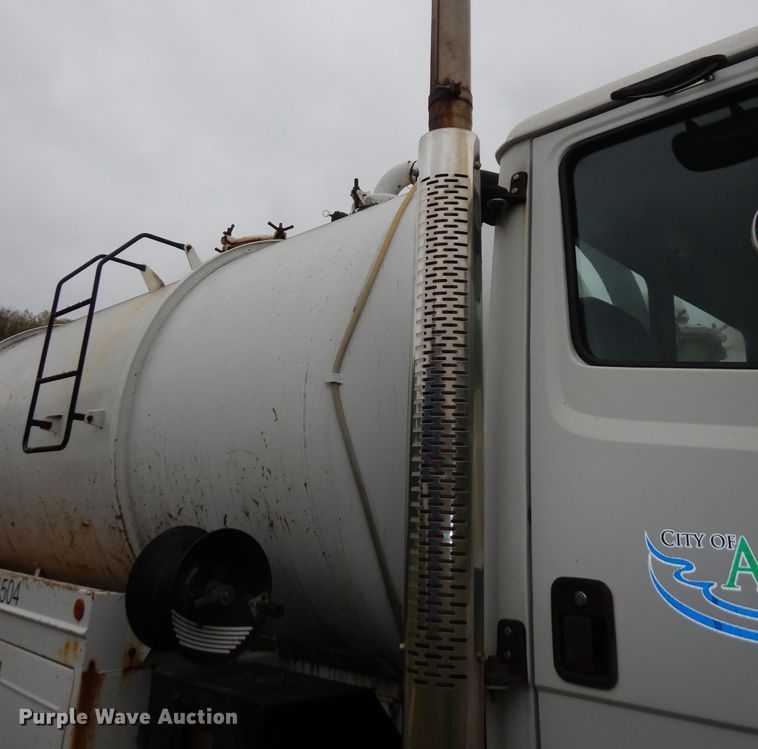 image for item DN1536 2000 Freightliner FL80  vacuum truck