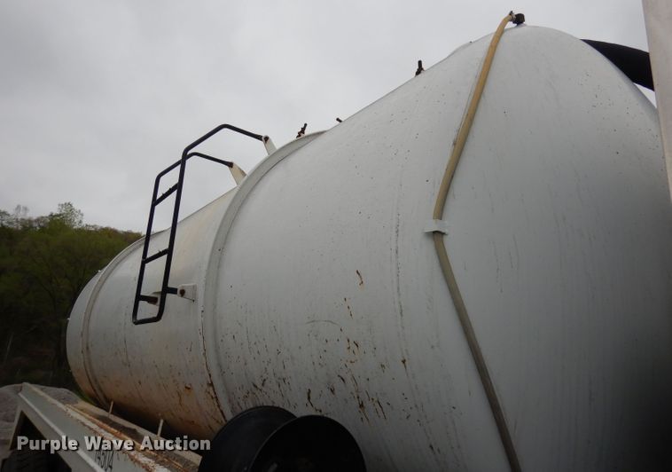 image for item DN1536 2000 Freightliner FL80  vacuum truck