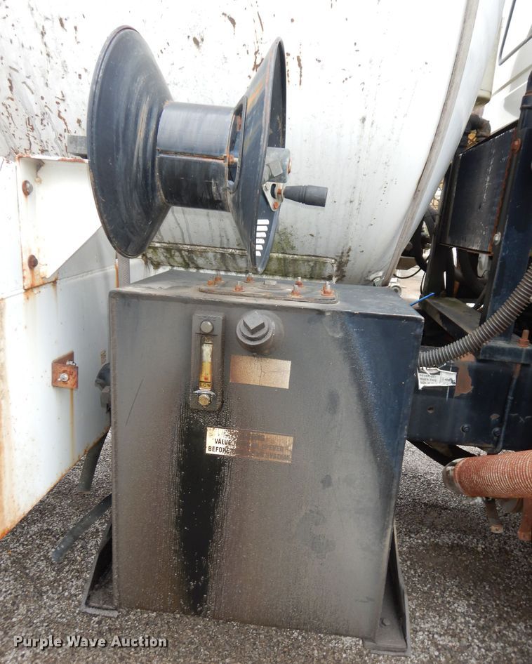 image for item DN1536 2000 Freightliner FL80  vacuum truck