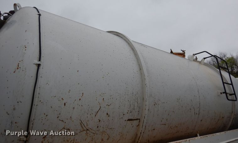 image for item DN1536 2000 Freightliner FL80  vacuum truck