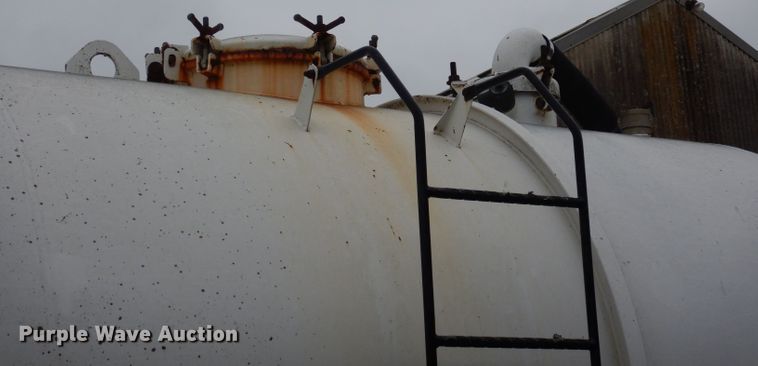 image for item DN1536 2000 Freightliner FL80  vacuum truck