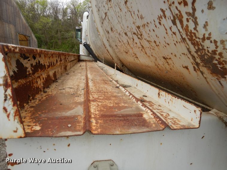 image for item DN1536 2000 Freightliner FL80  vacuum truck