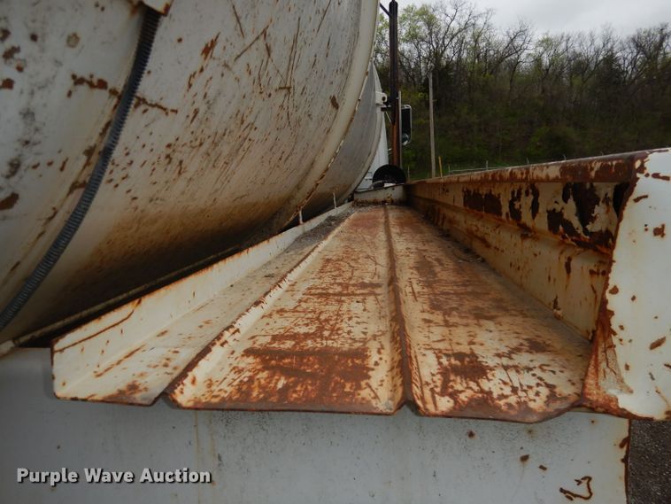 image for item DN1536 2000 Freightliner FL80  vacuum truck