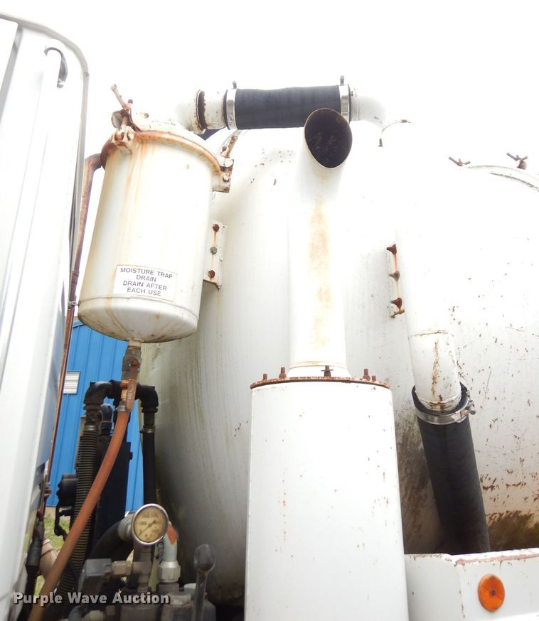 image for item DN1536 2000 Freightliner FL80  vacuum truck