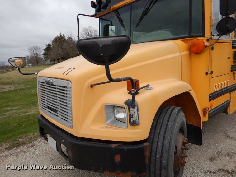 image for item DN7331 2004 Freightliner FS65  school bus