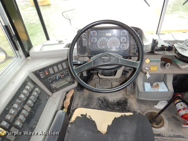 image for item DN7331 2004 Freightliner FS65  school bus