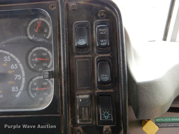 image for item DN7331 2004 Freightliner FS65  school bus