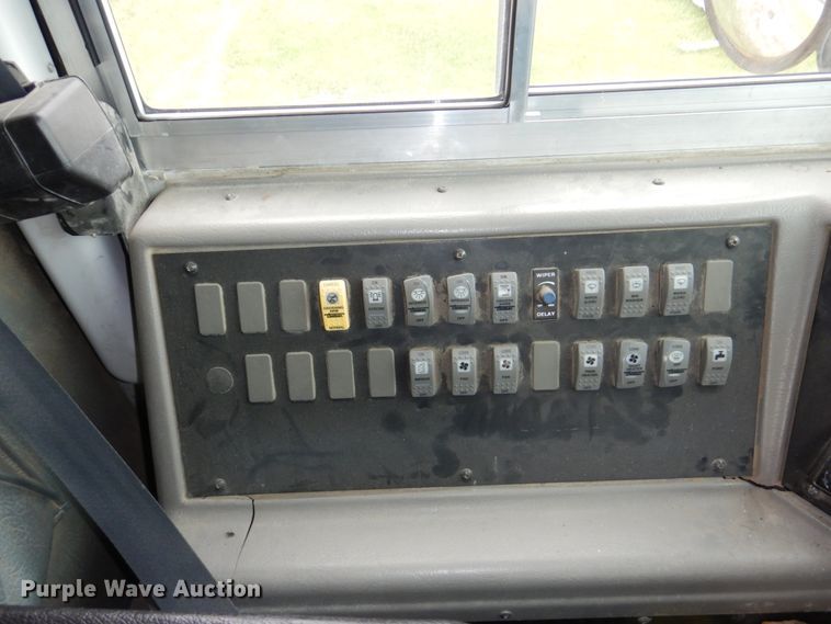 image for item DN7331 2004 Freightliner FS65  school bus