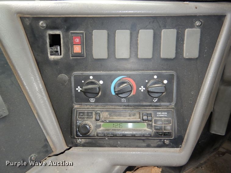 image for item DN7331 2004 Freightliner FS65  school bus