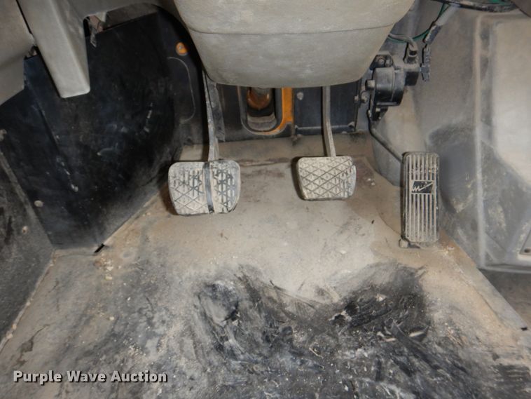 image for item DN7331 2004 Freightliner FS65  school bus