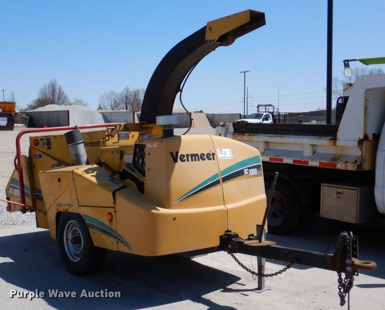 image for item DN7348 2006 Vermeer BC1000XL  wood chipper