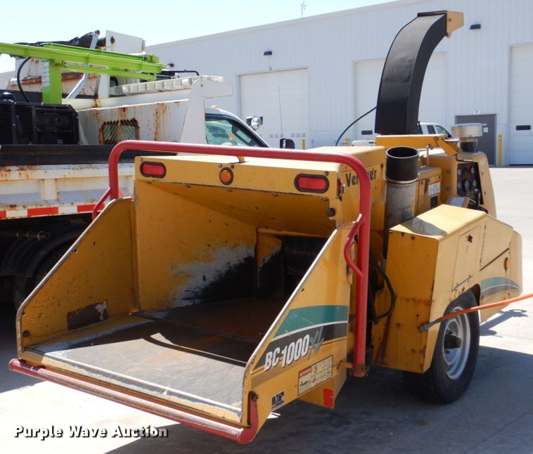 image for item DN7348 2006 Vermeer BC1000XL  wood chipper