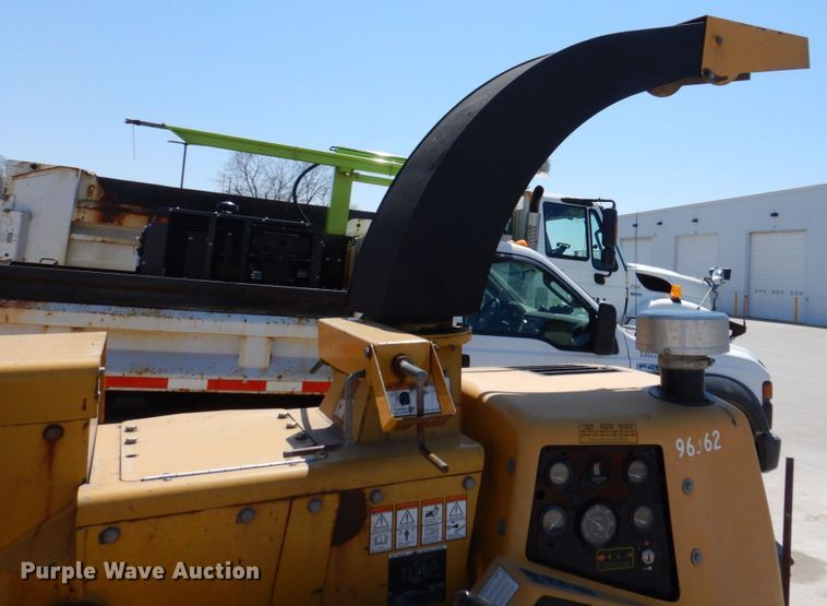 image for item DN7348 2006 Vermeer BC1000XL  wood chipper